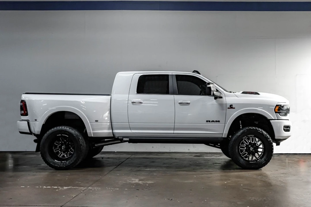 2023 Ram 3500 - Image 11 of 21