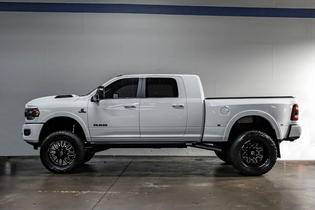 2023 Ram 3500 - Image 17 of 21