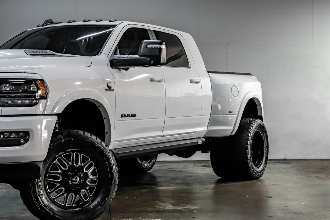 2023 Ram 3500 - Image 10 of 21