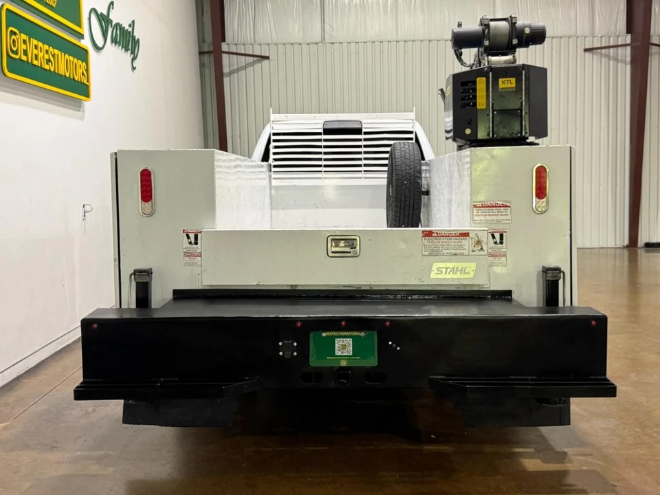 2023 Ram 3500 - Image 7 of 31