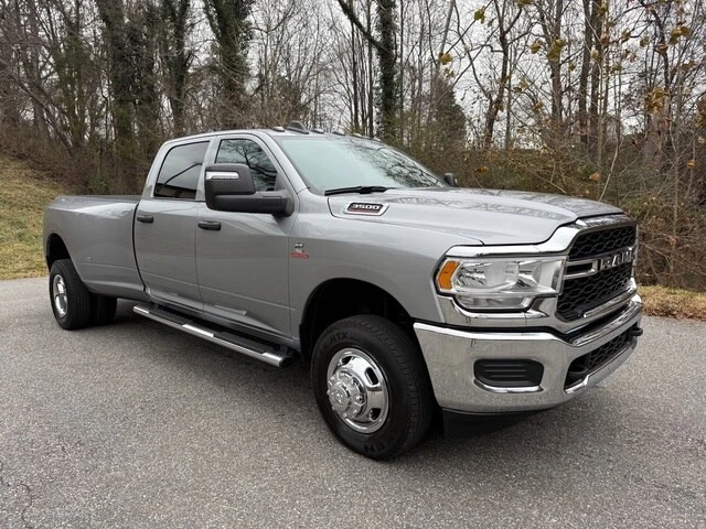 2023 Ram 3500 - Image 4 of 12