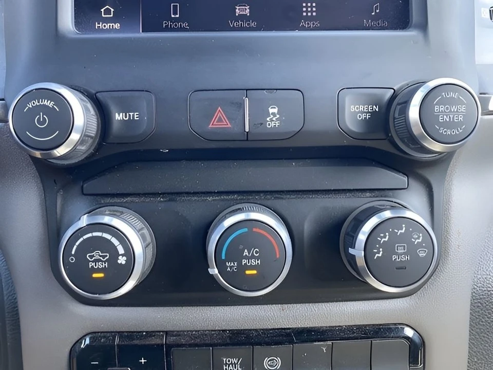 2023 Ram 3500 - Image 27 of 31