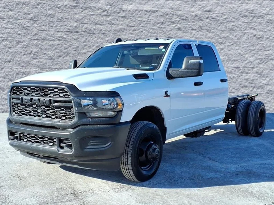 2023 Ram 3500 - Image 3 of 12