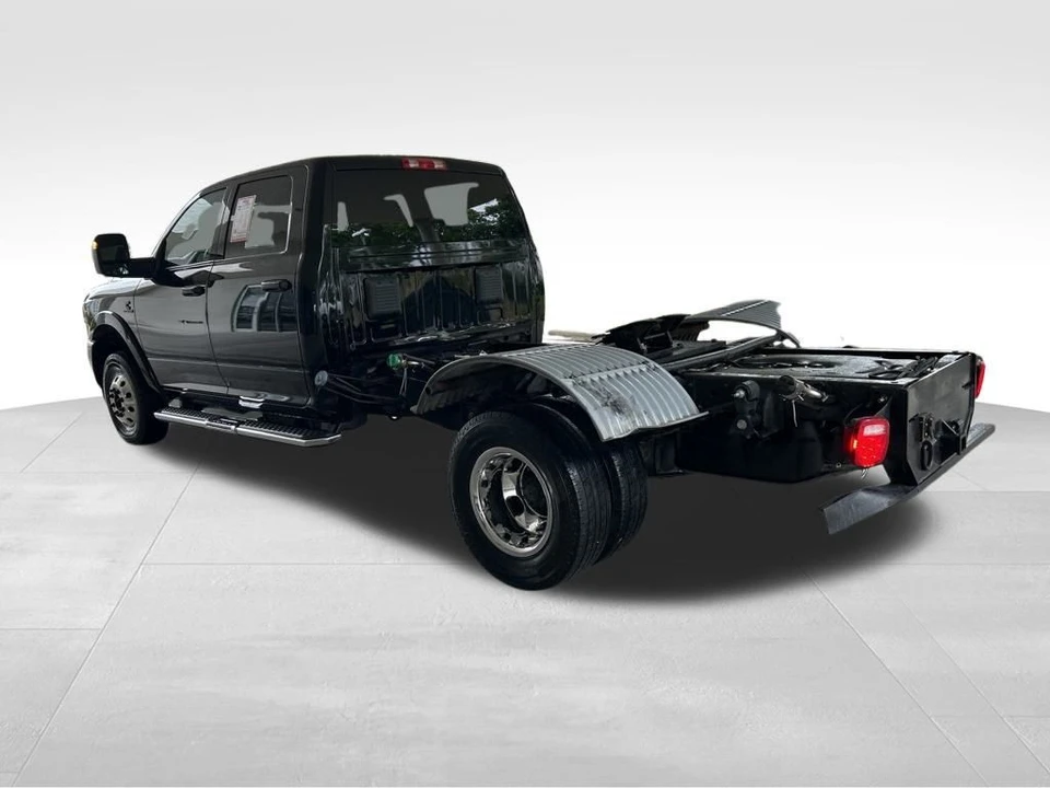 2023 Ram 3500 - Image 4 of 12