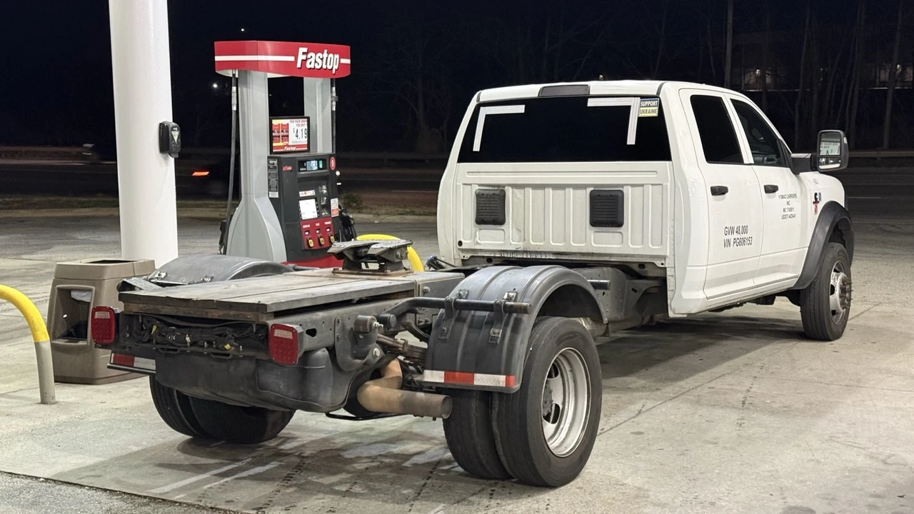 2023 Ram 4500 & 5500 - Image 5 of 17