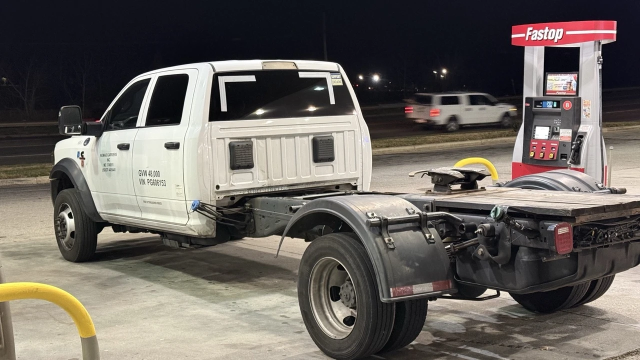 2023 Ram 4500 & 5500 - Image 3 of 17