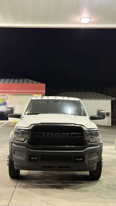 2023 Ram 4500 & 5500 - Image 4 of 17