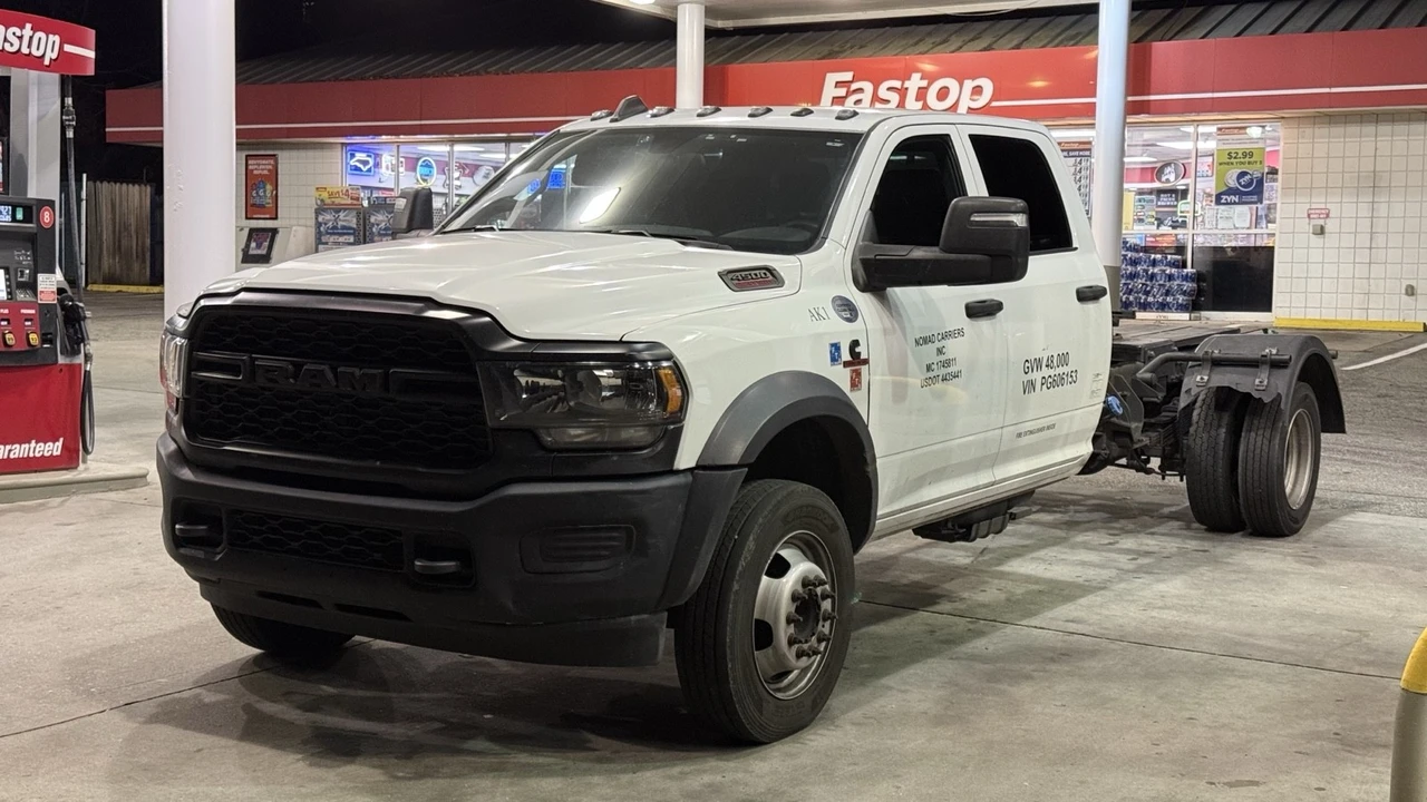 2023 Ram 4500 & 5500 - Image 2 of 17