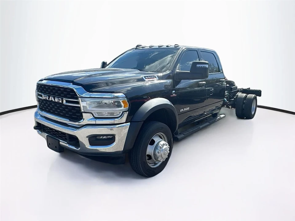 2023 Ram 4500 & 5500 - Image 3 of 13
