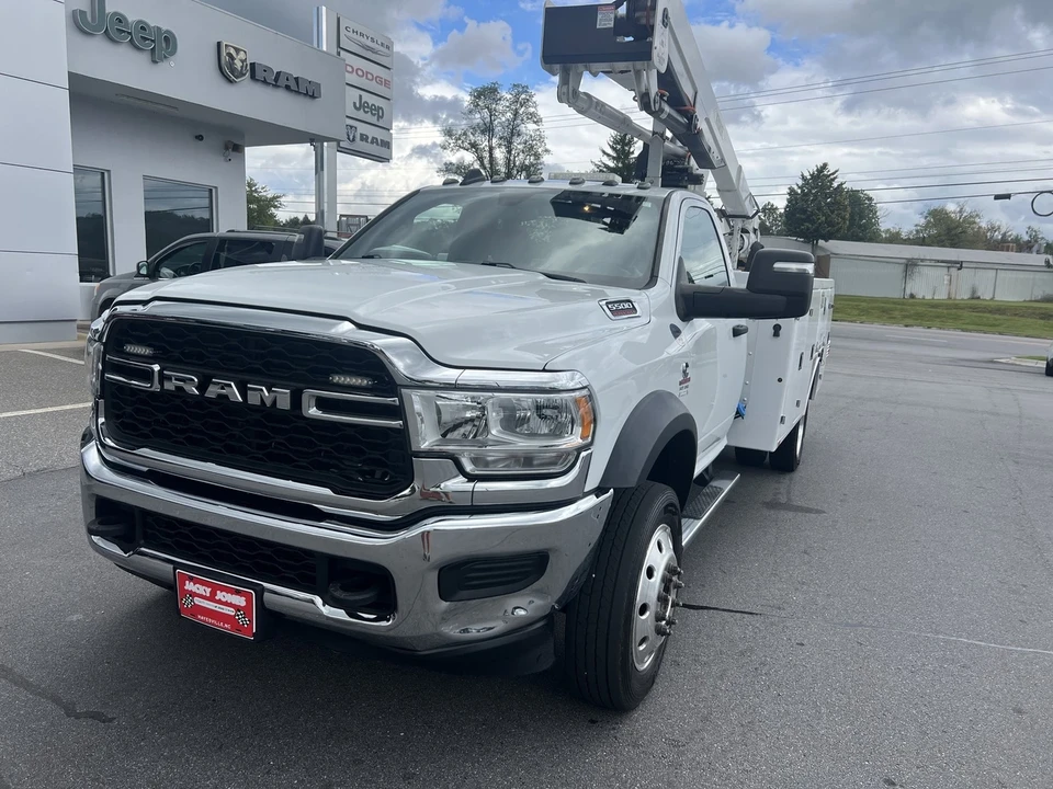 2023 Ram 4500 & 5500 - Image 6 of 12