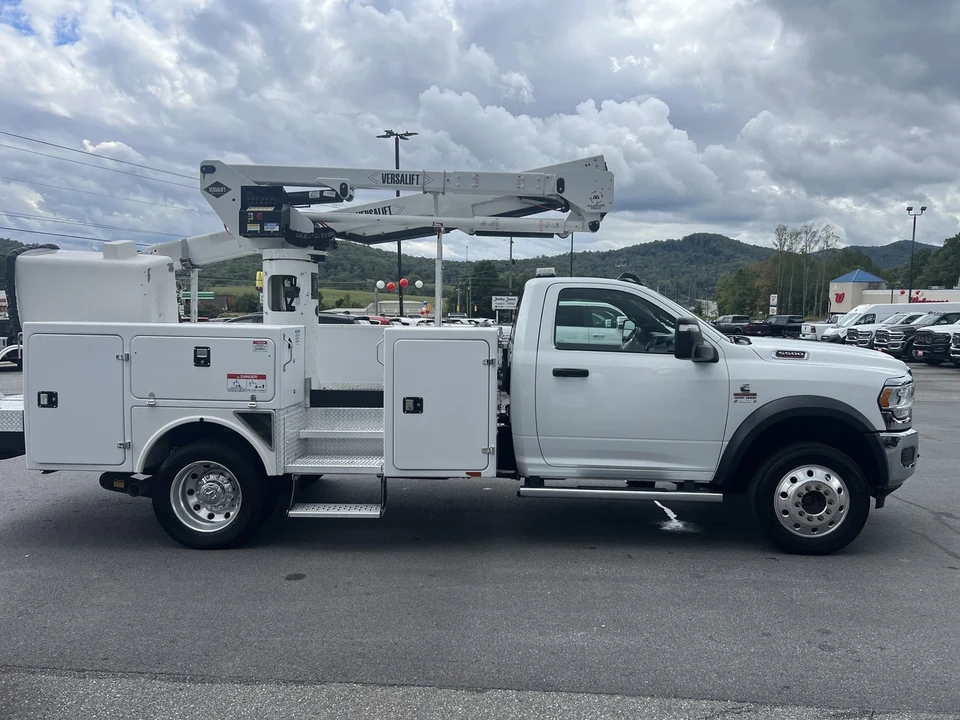 2023 Ram 4500 & 5500 - Image 4 of 12