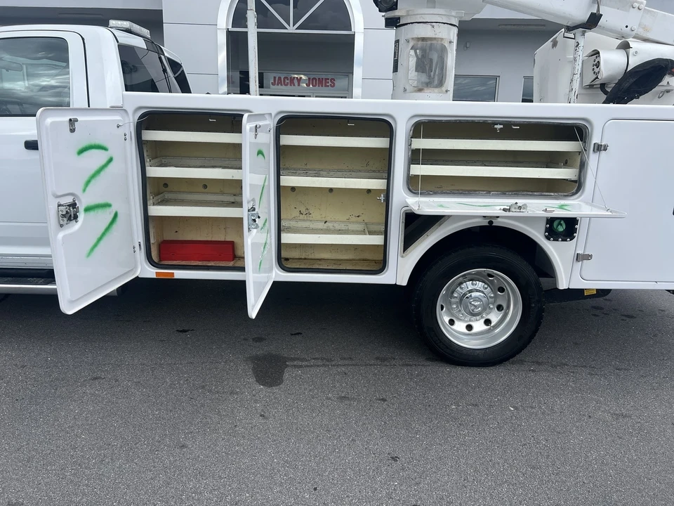 2023 Ram 4500 & 5500 - Image 9 of 12