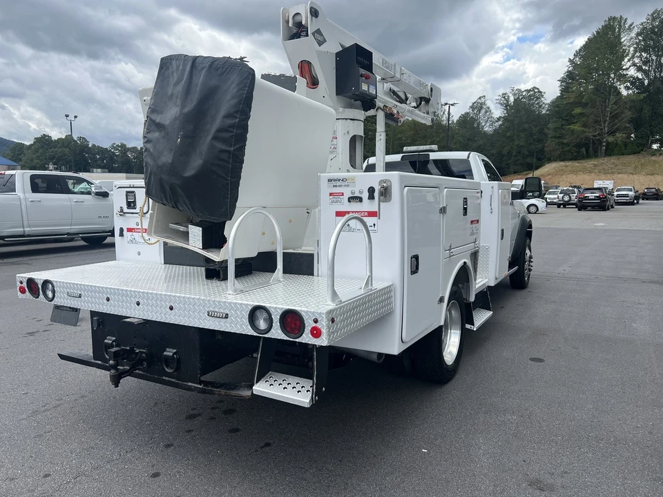 2023 Ram 4500 & 5500 - Image 3 of 12