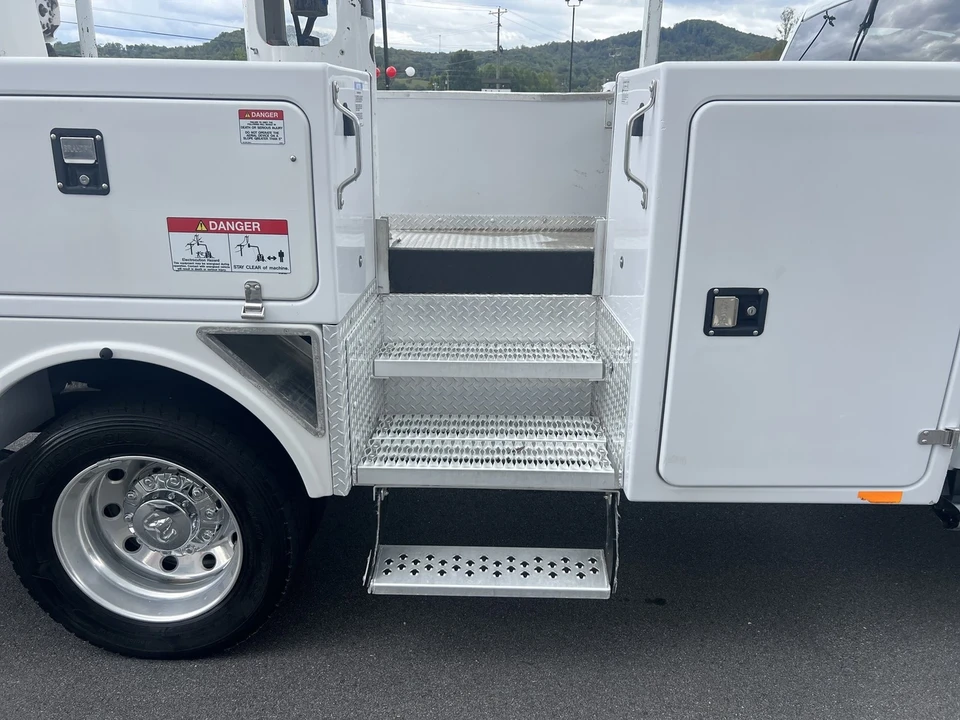 2023 Ram 4500 & 5500 - Image 11 of 12