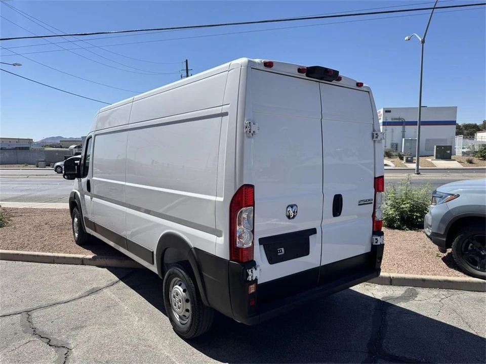 2023 Ram ProMaster - Image 8 of 10