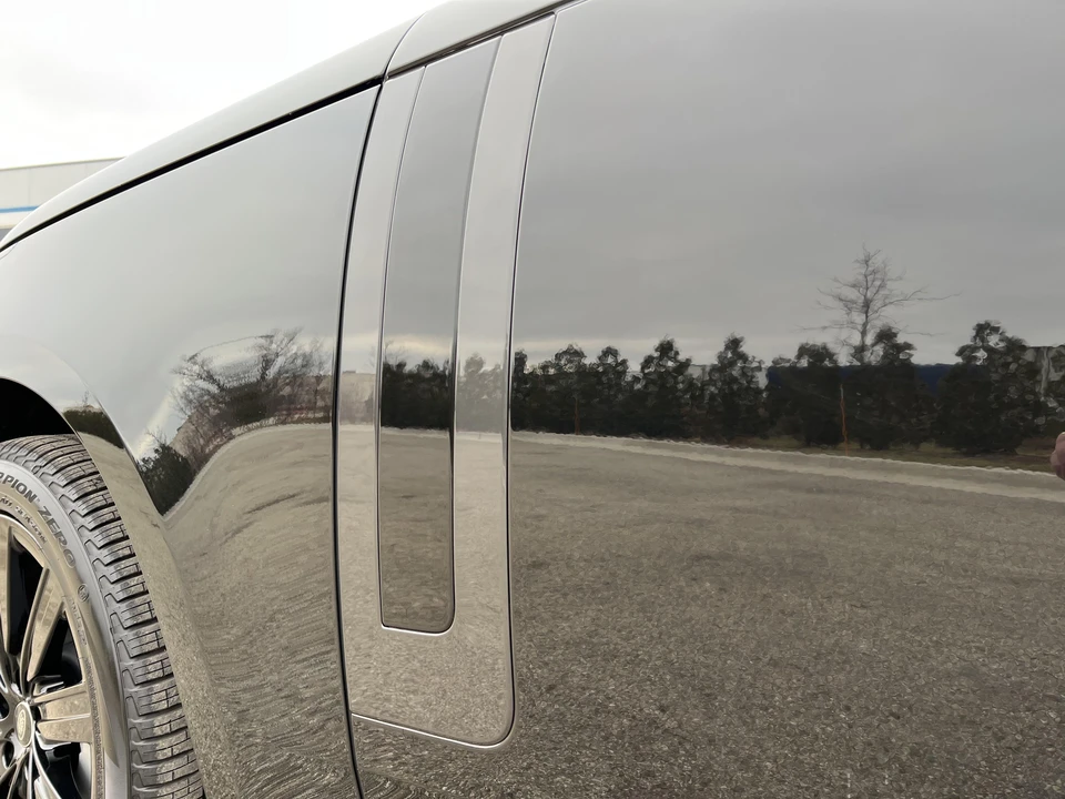 2023 Land Rover Range Rover L460 - Image 14 of 30