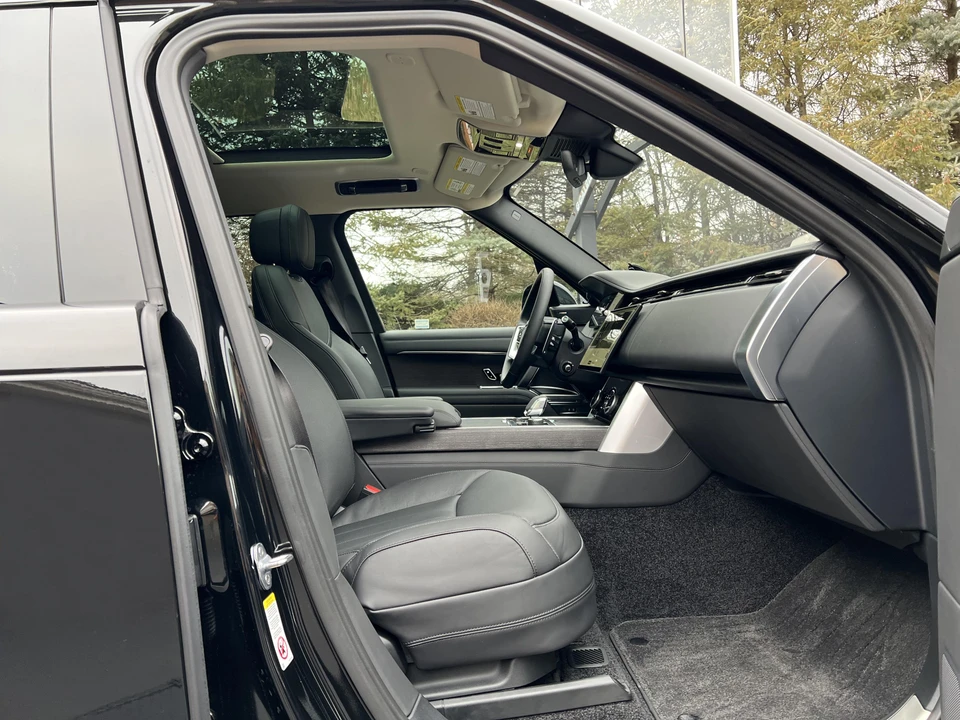 2023 Land Rover Range Rover L460 - Image 23 of 30