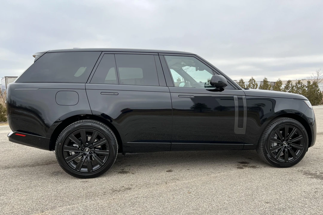 2023 Land Rover Range Rover L460 - Image 3 of 30