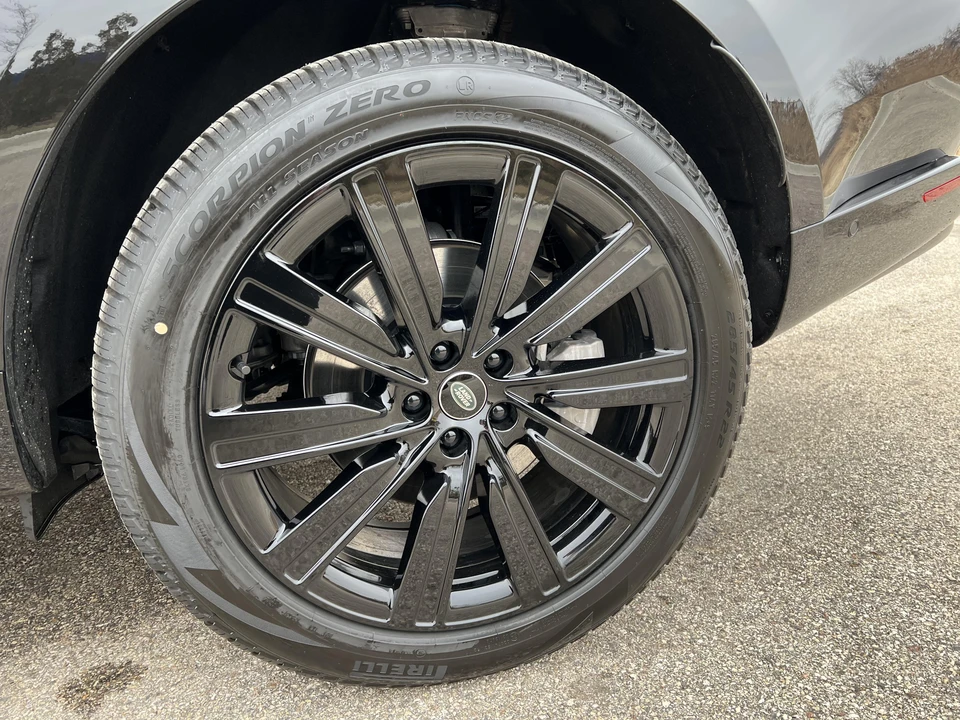 2023 Land Rover Range Rover L460 - Image 17 of 30