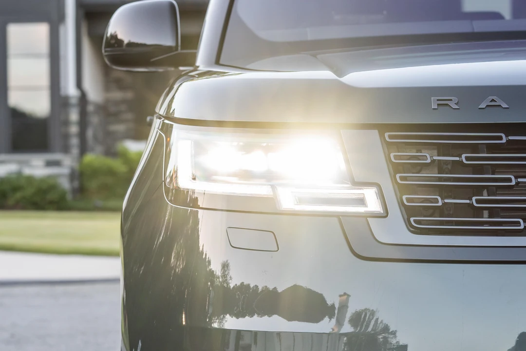 2023 Land Rover Range Rover L460 - Image 17 of 31