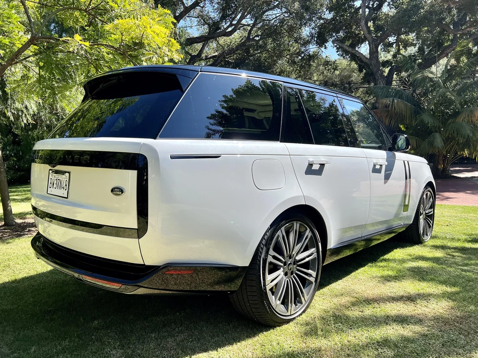 2023 Land Rover Range Rover L460 - Image 14 of 31