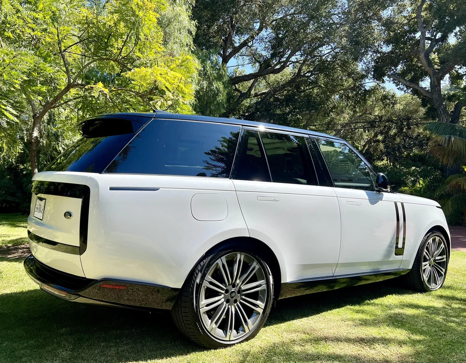 2023 Land Rover Range Rover L460 - Image 18 of 31