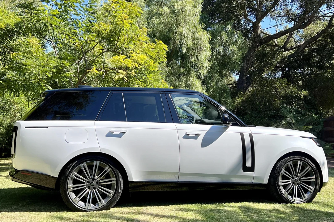 2023 Land Rover Range Rover L460 - Image 3 of 31