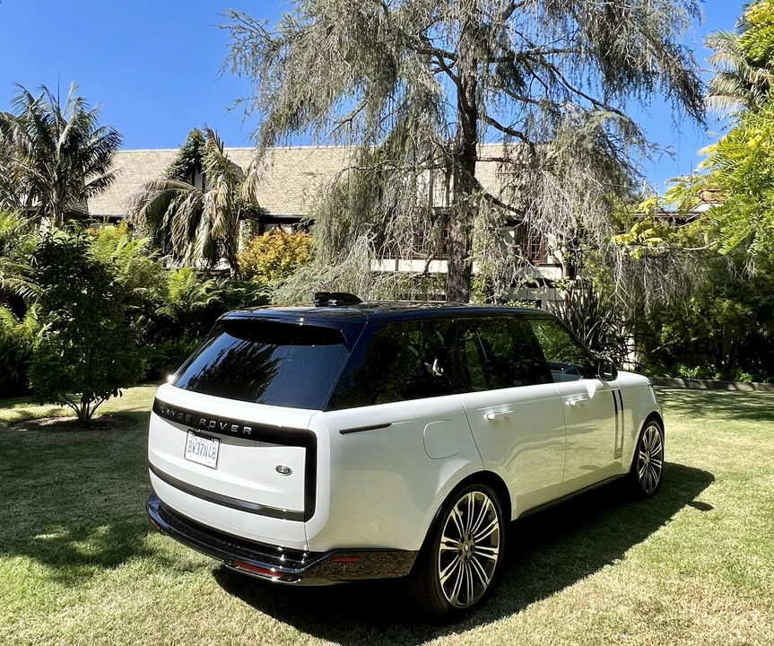 2023 Land Rover Range Rover L460 - Image 17 of 31