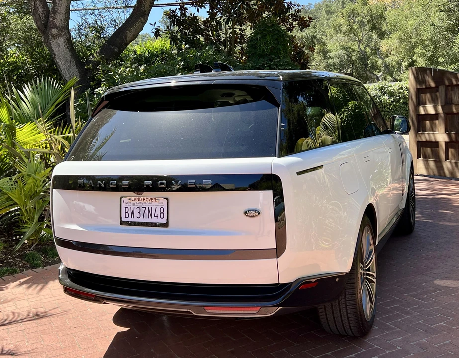 2023 Land Rover Range Rover L460 - Image 13 of 31