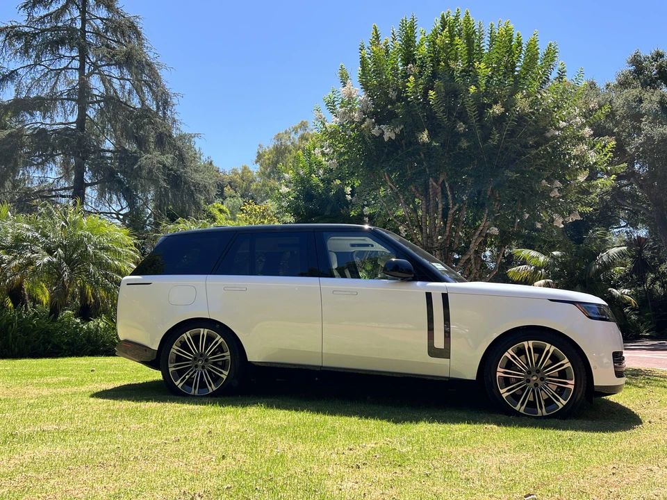 2023 Land Rover Range Rover L460 - Image 21 of 31