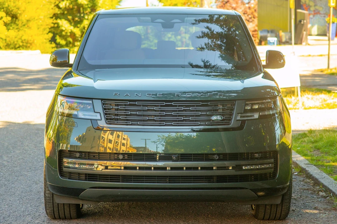 2023 Land Rover Range Rover L460 - Image 2 of 31
