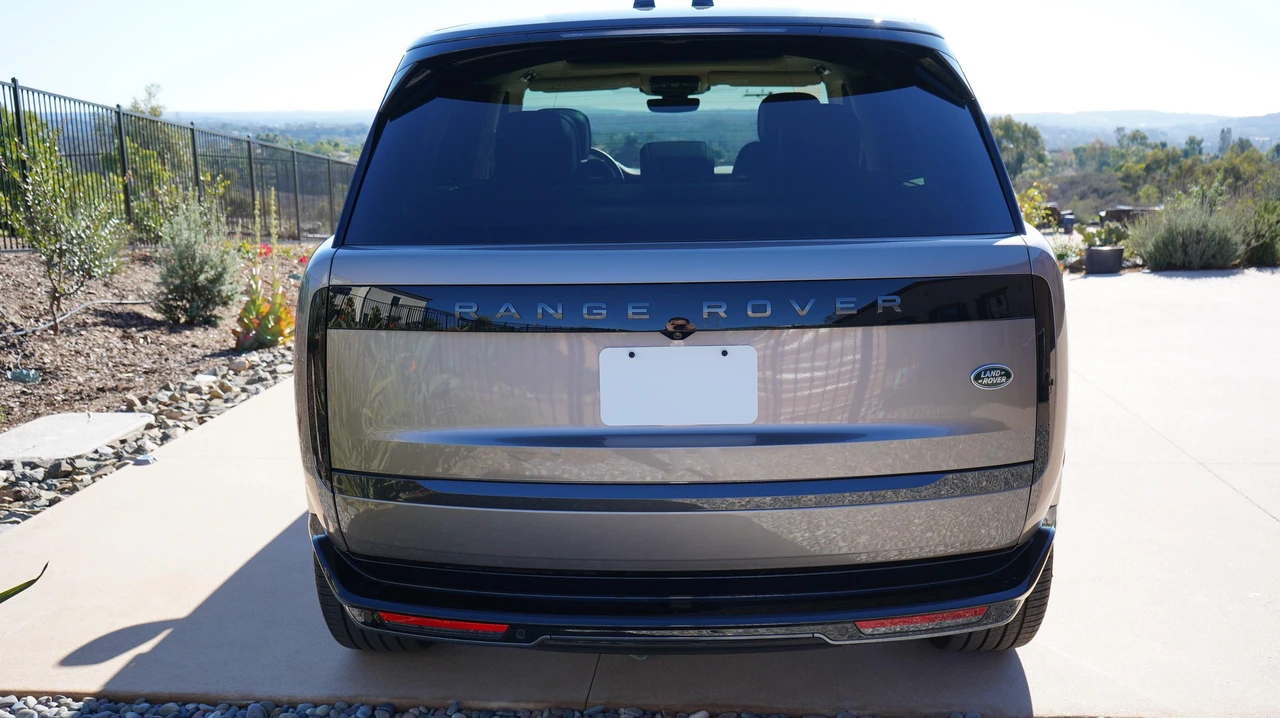 2023 Land Rover Range Rover L460 - Image 10 of 23