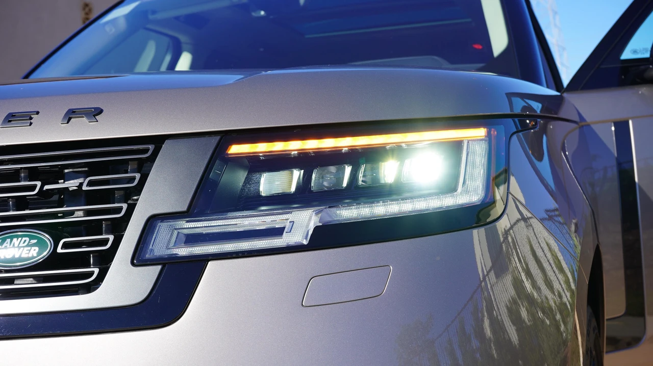2023 Land Rover Range Rover L460 - Image 17 of 23