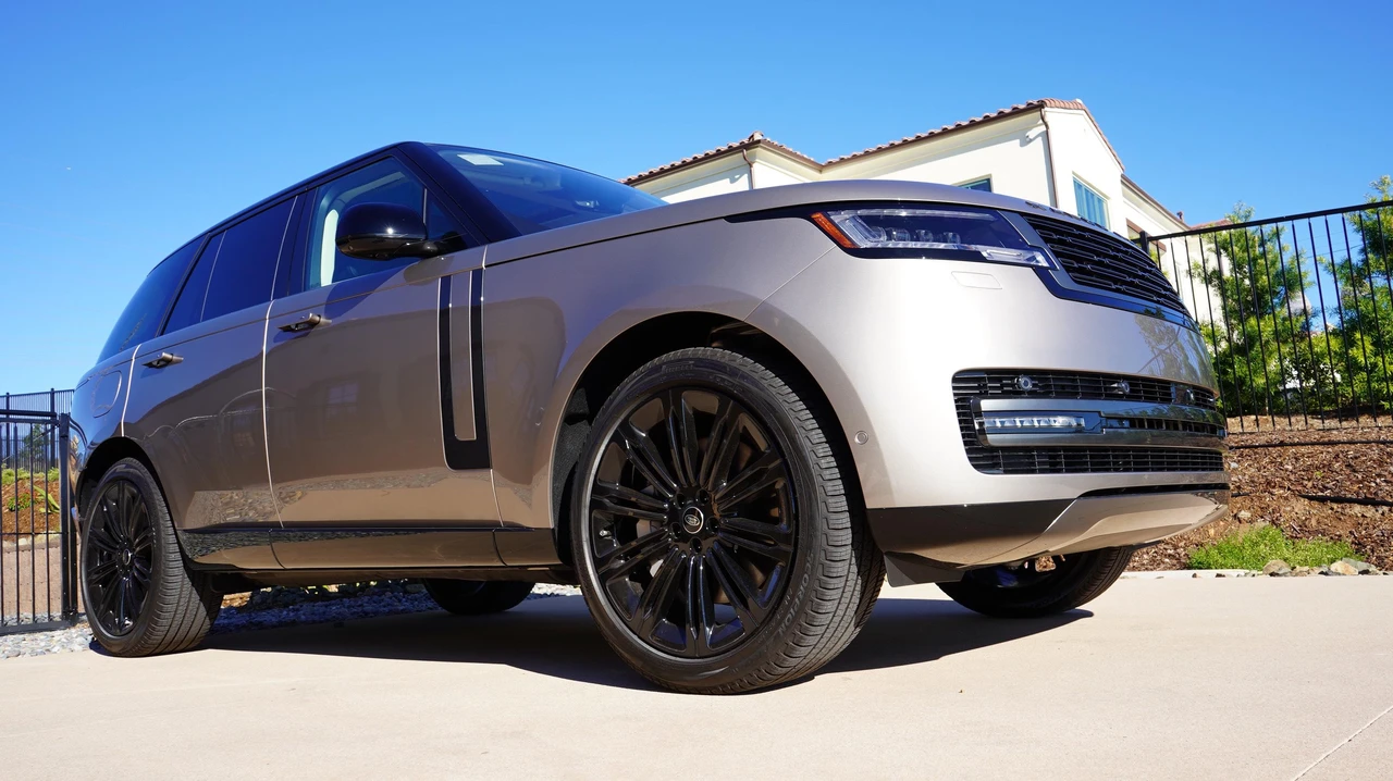 2023 Land Rover Range Rover L460 - Image 11 of 23