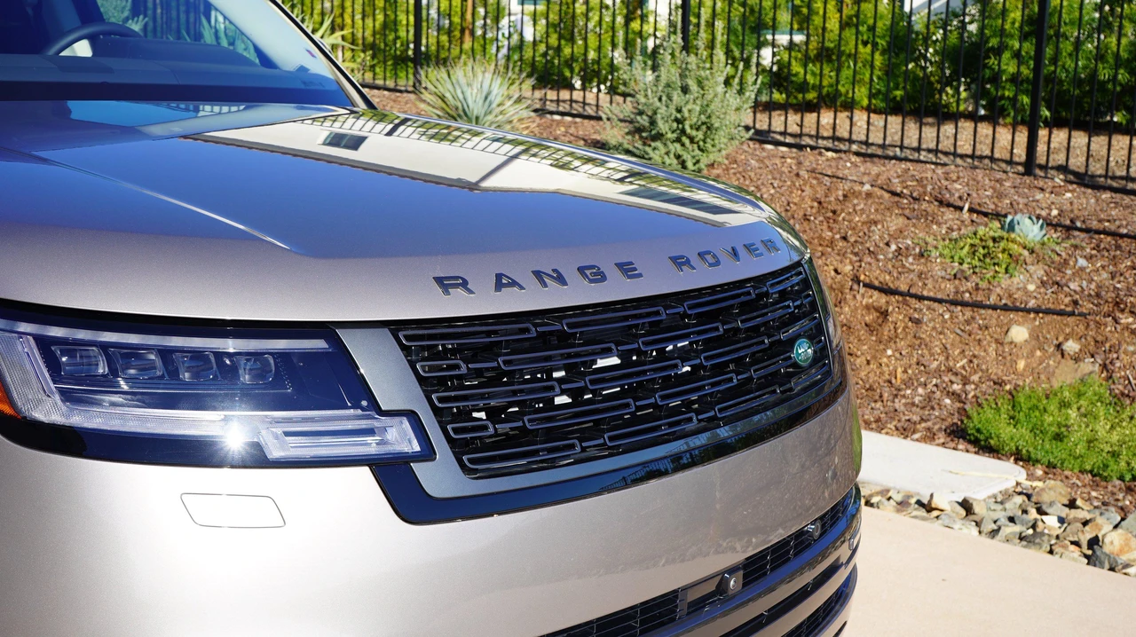 2023 Land Rover Range Rover L460 - Image 12 of 23