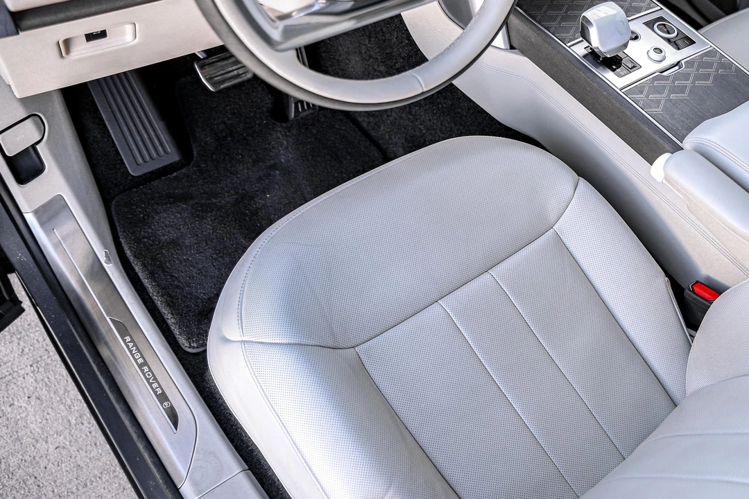 2023 Land Rover Range Rover L460 - Image 28 of 31