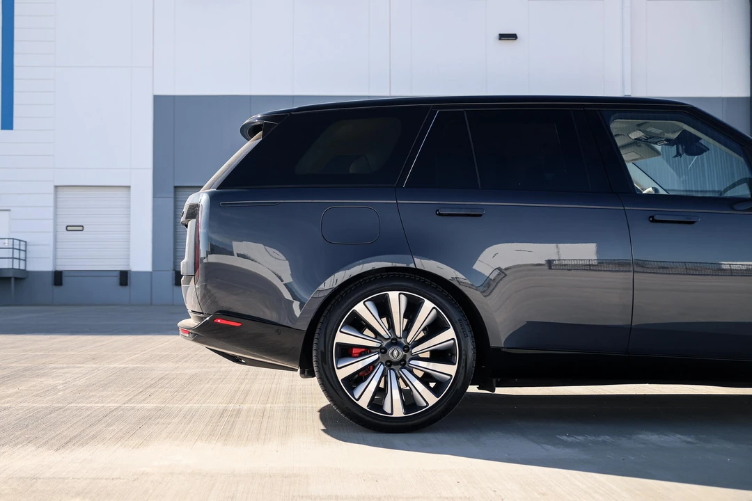 2023 Land Rover Range Rover L460 - Image 15 of 31