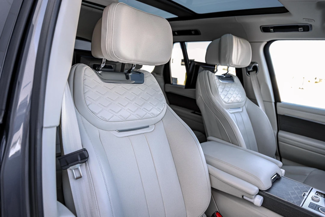 2023 Land Rover Range Rover L460 - Image 30 of 31