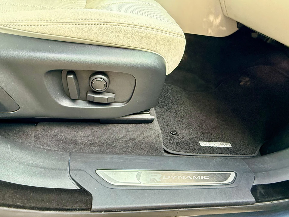 2023 Land Rover Range Rover Velar - Image 29 of 31