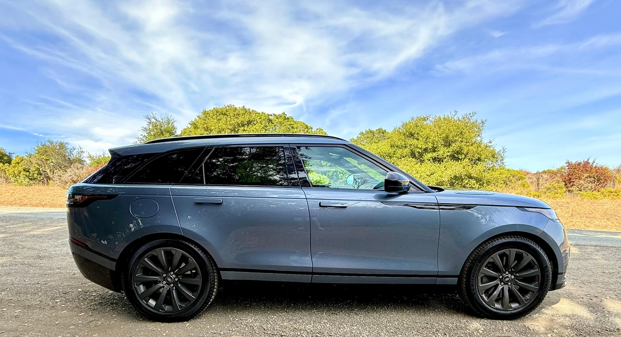 2023 Land Rover Range Rover Velar - Image 11 of 31