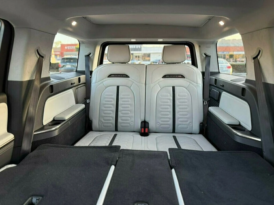 2023 Rivian R1S - Image 9 of 21