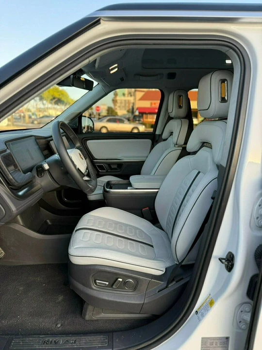 2023 Rivian R1S - Image 7 of 21