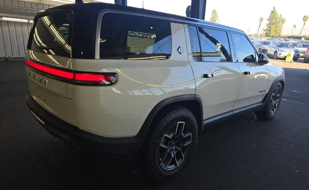 2023 Rivian R1S - Image 3 of 6