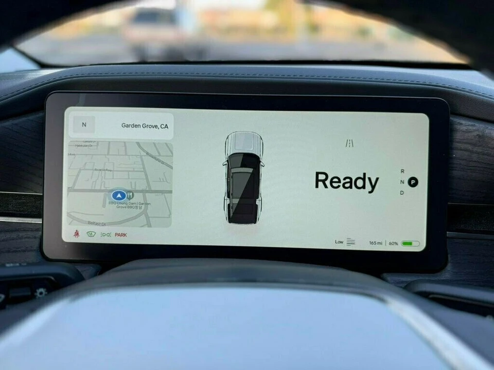 2023 Rivian R1S - Image 14 of 21