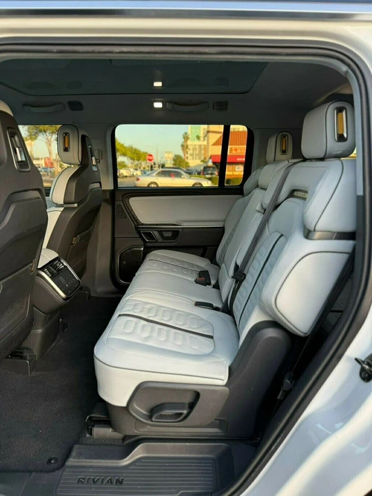 2023 Rivian R1S - Image 8 of 21
