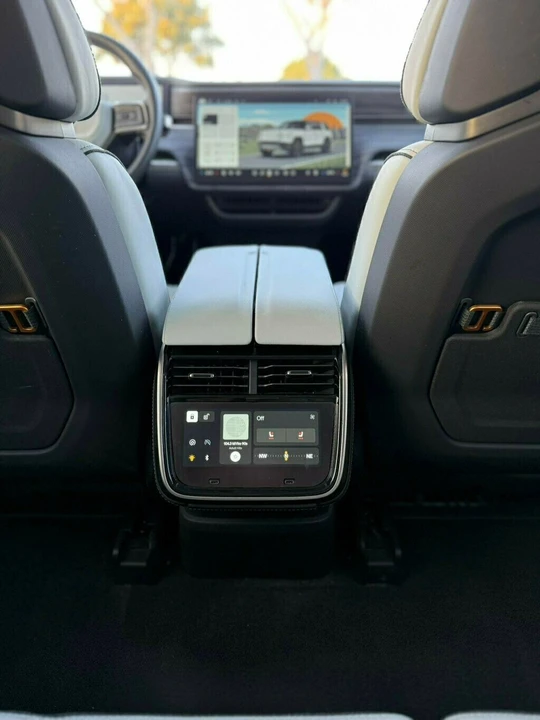 2023 Rivian R1S - Image 20 of 21