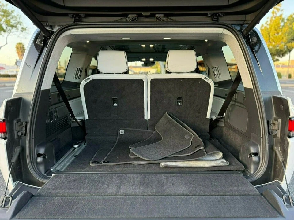 2023 Rivian R1S - Image 21 of 21