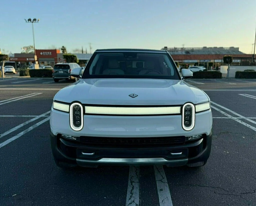 2023 Rivian R1S - Image 2 of 21