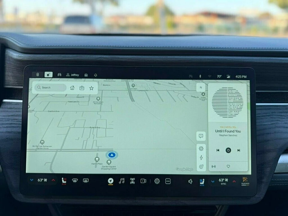 2023 Rivian R1S - Image 17 of 21