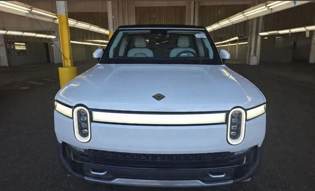 2023 Rivian R1S - Image 2 of 6